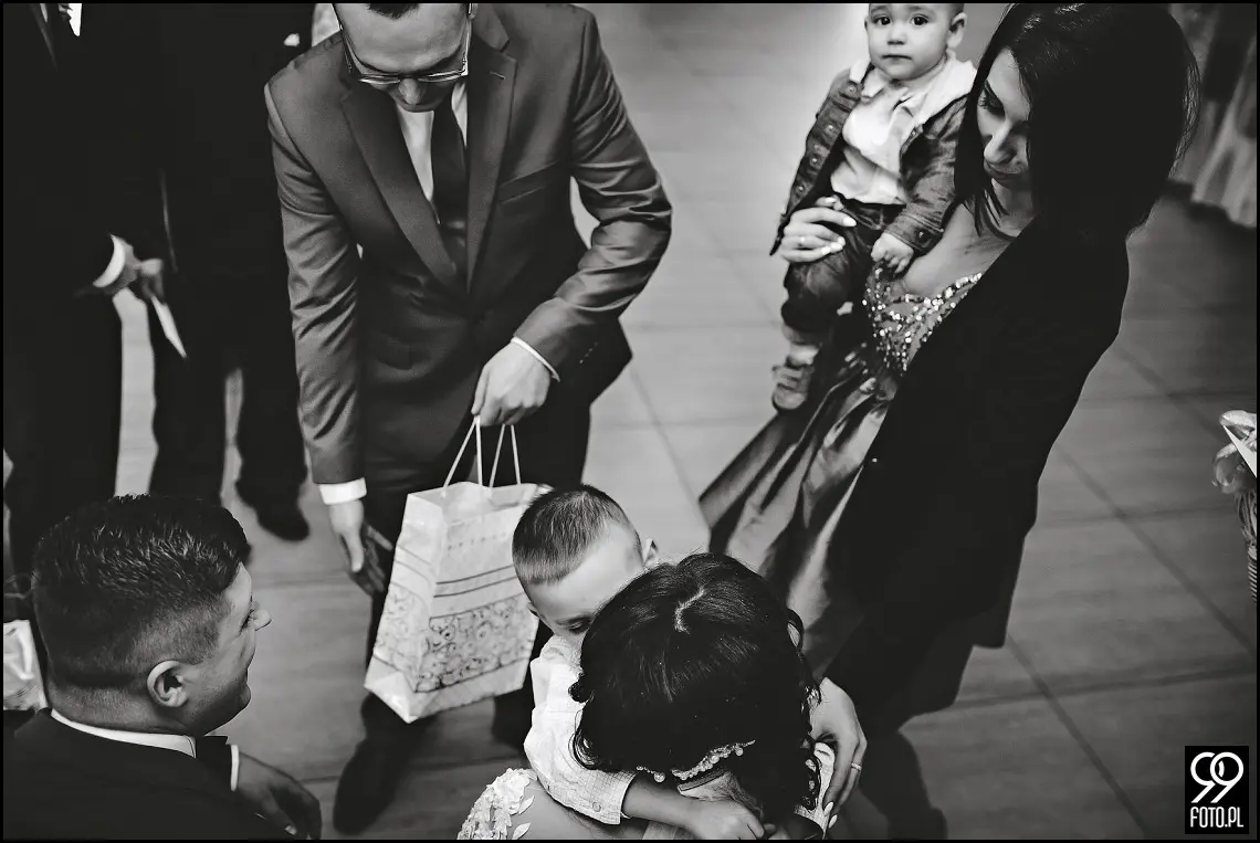 Zimowy ślub Kraków, Kościół na Szkanych Domach, reportaż ślubny Nowa Huta