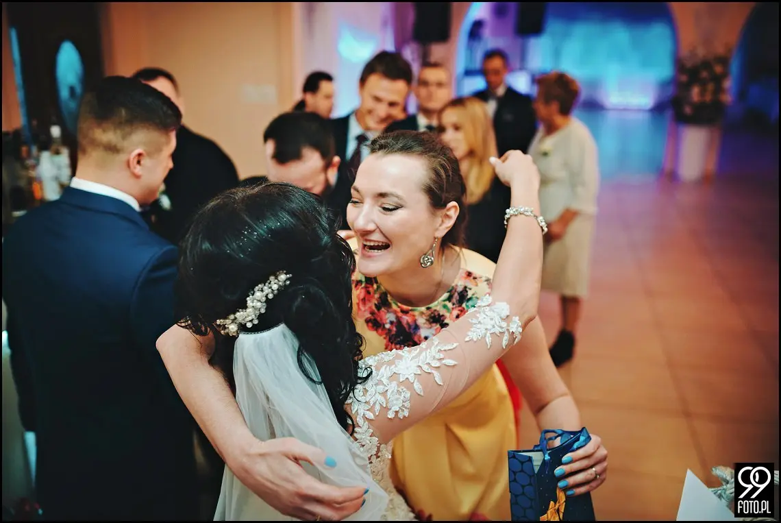 Zimowy ślub Kraków, Kościół na Szkanych Domach, reportaż ślubny Nowa Huta