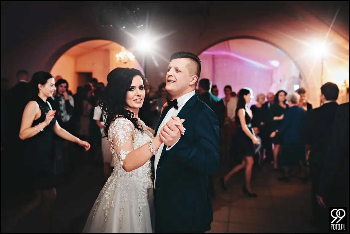 Zimowy ślub Kraków, Kościół na Szkanych Domach, reportaż ślubny Nowa Huta