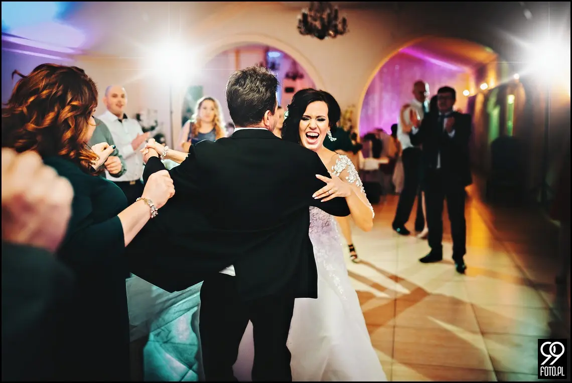 Zimowy ślub Kraków, Kościół na Szkanych Domach, reportaż ślubny Nowa Huta