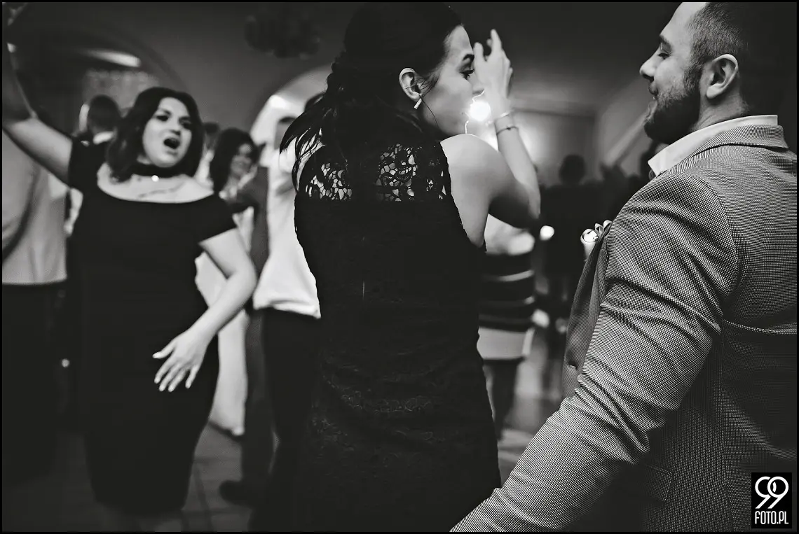 Zimowy ślub Kraków, Kościół na Szkanych Domach, reportaż ślubny Nowa Huta