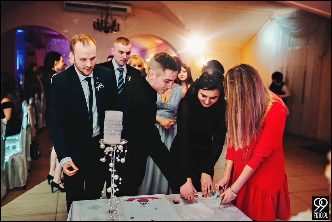 Zimowy ślub Kraków, Kościół na Szkanych Domach, reportaż ślubny Nowa Huta