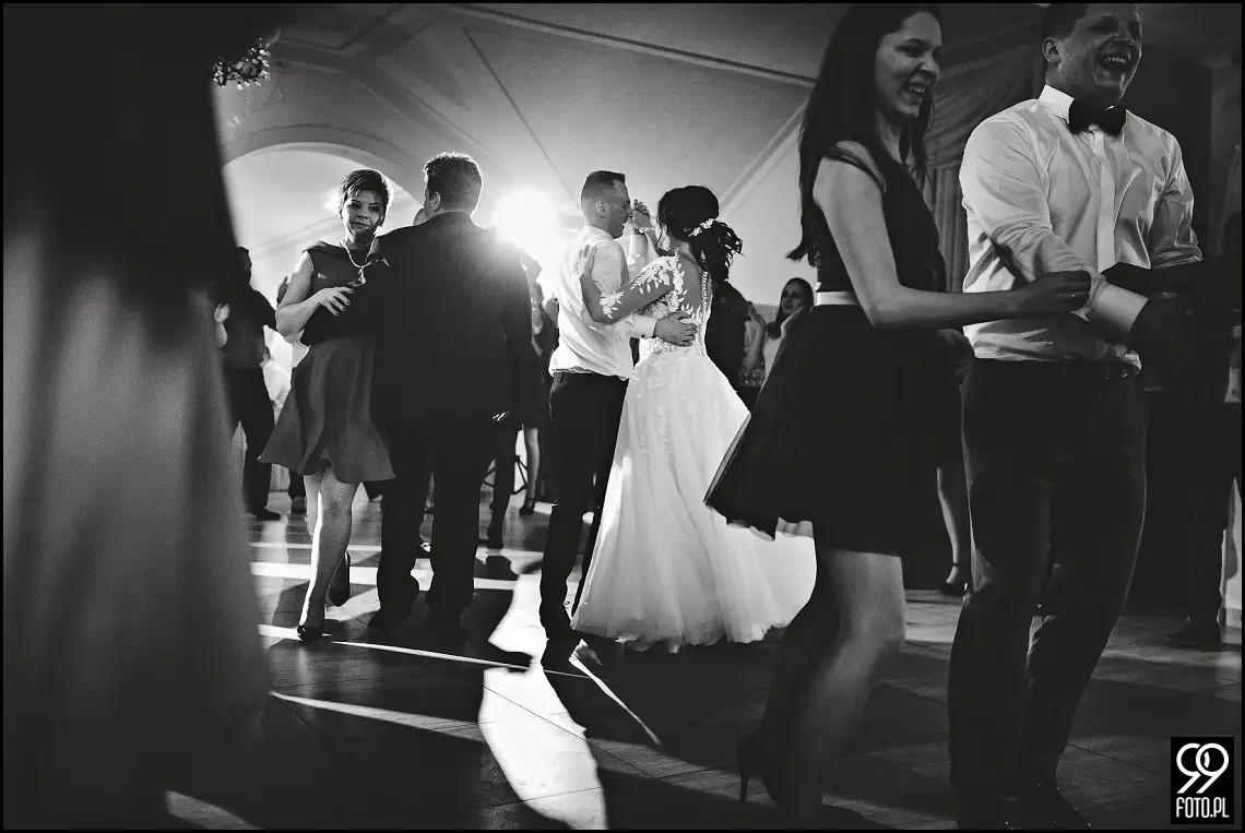 Zimowy ślub Kraków, Kościół na Szkanych Domach, reportaż ślubny Nowa Huta