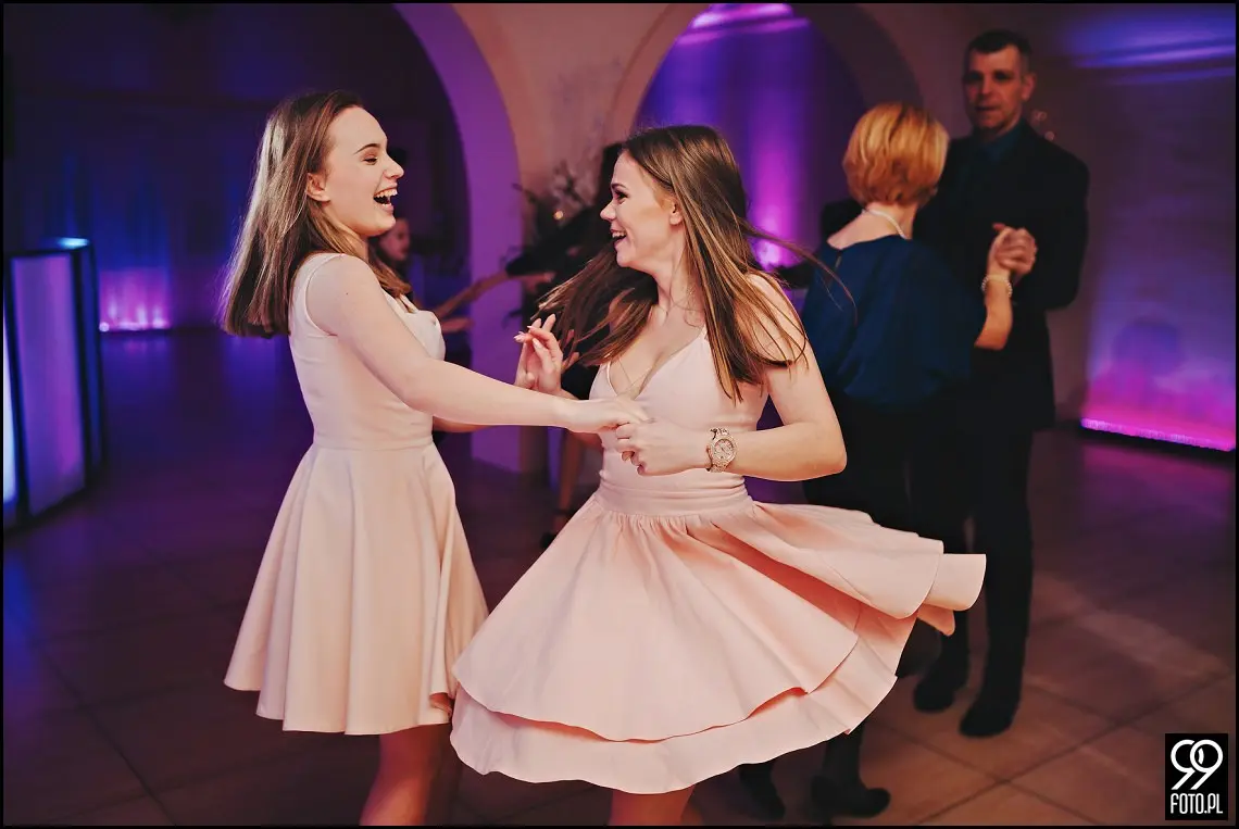 Zimowy ślub Kraków, Kościół na Szkanych Domach, reportaż ślubny Nowa Huta