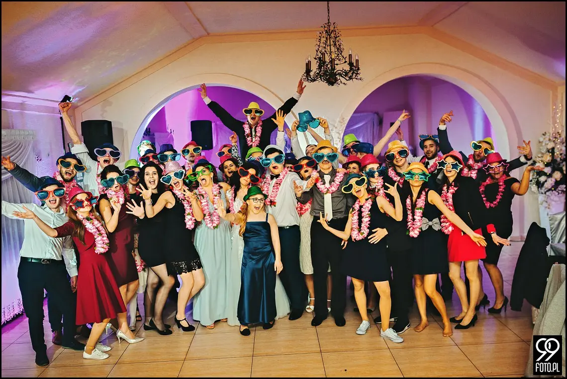 Zimowy ślub Kraków, Kościół na Szkanych Domach, reportaż ślubny Nowa Huta