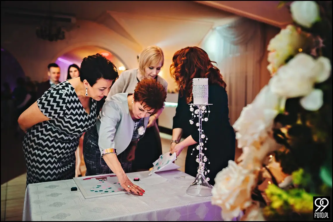 Zimowy ślub Kraków, Kościół na Szkanych Domach, reportaż ślubny Nowa Huta