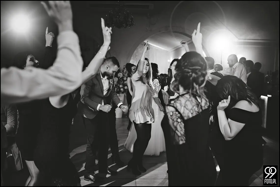 Zimowy ślub Kraków, Kościół na Szkanych Domach, reportaż ślubny Nowa Huta