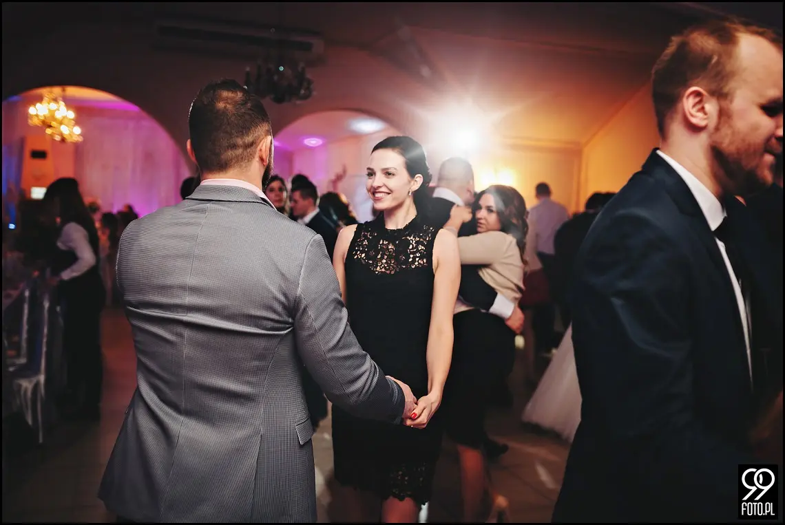 Zimowy ślub Kraków, Kościół na Szkanych Domach, reportaż ślubny Nowa Huta