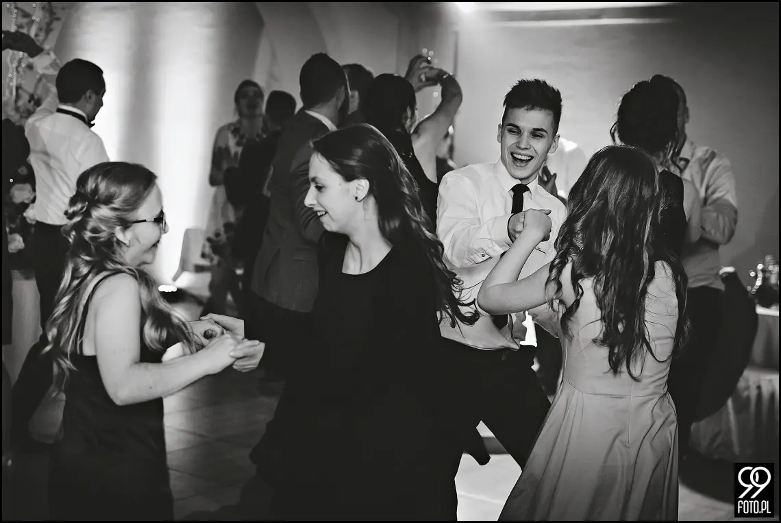 Zimowy ślub Kraków, Kościół na Szkanych Domach, reportaż ślubny Nowa Huta