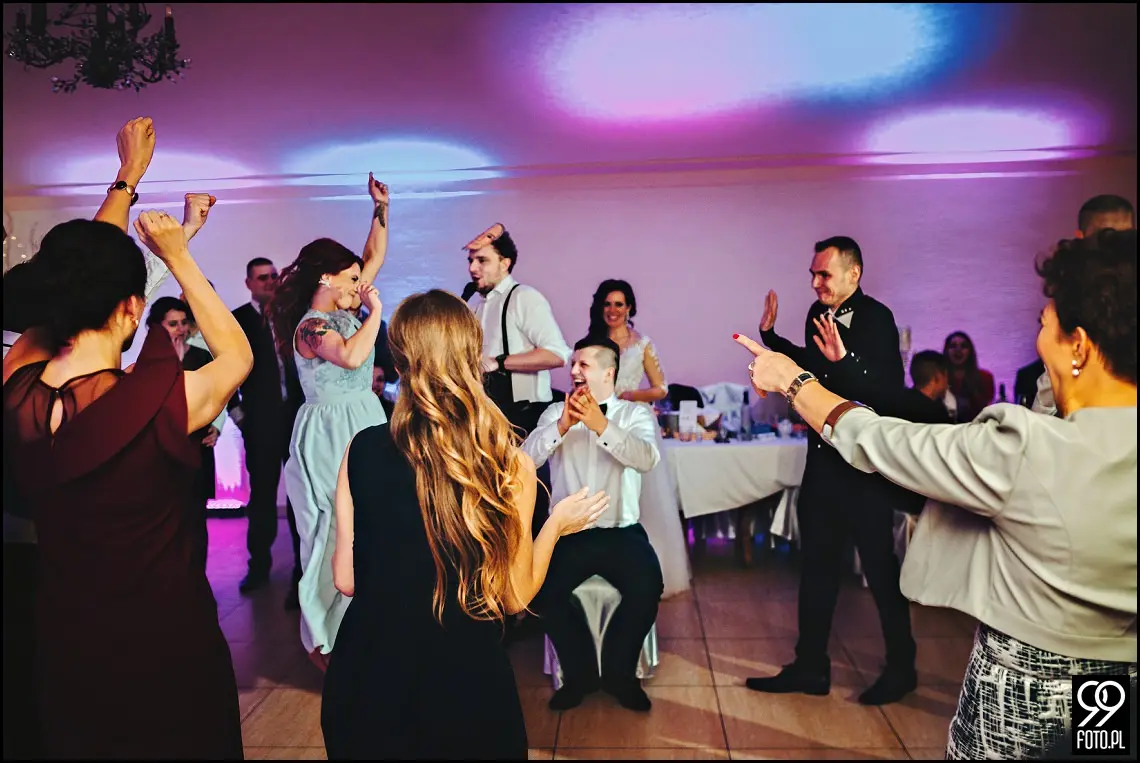 Zimowy ślub Kraków, Kościół na Szkanych Domach, reportaż ślubny Nowa Huta