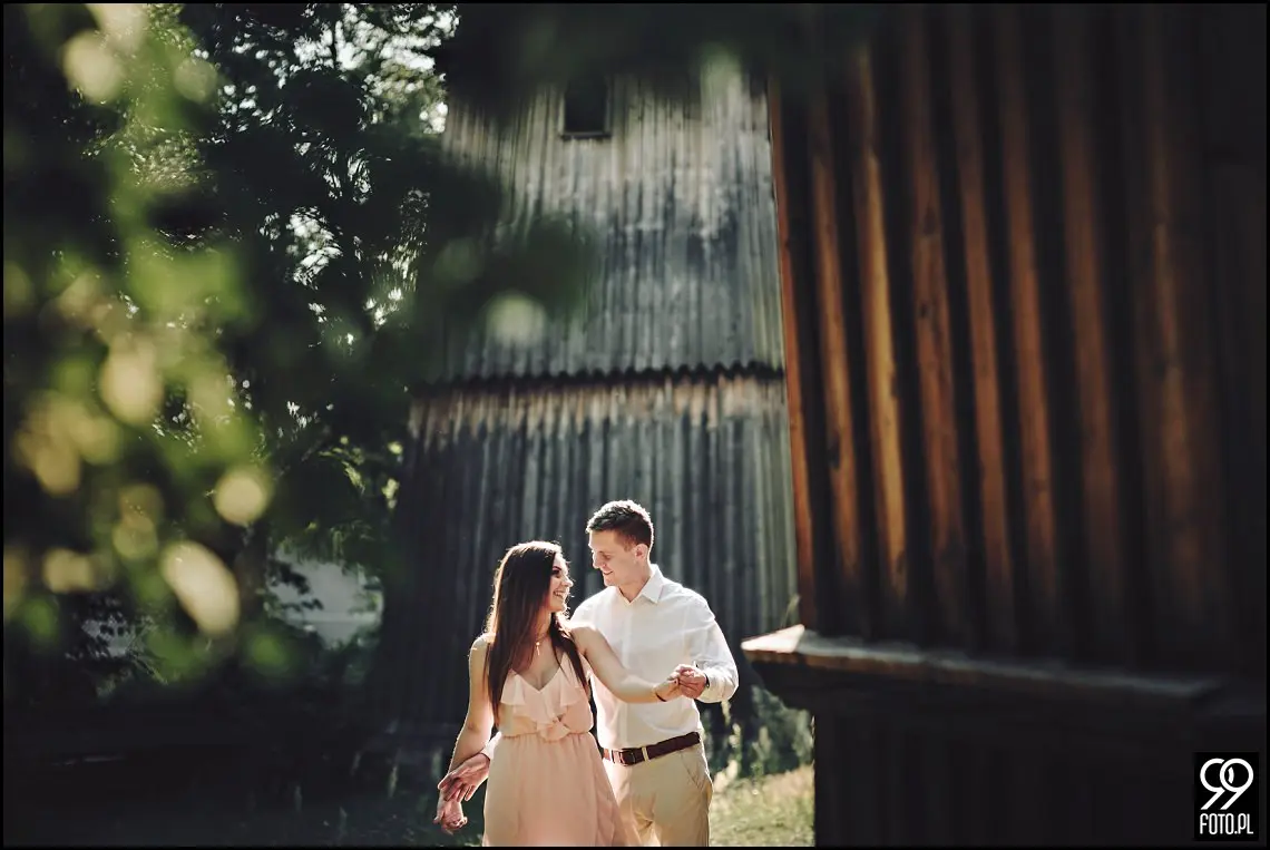 Sesja narzeczeńska w Krakowie, Nadwiślański Park Etnograficzny Wygiełzów, Zamek Lipowiec