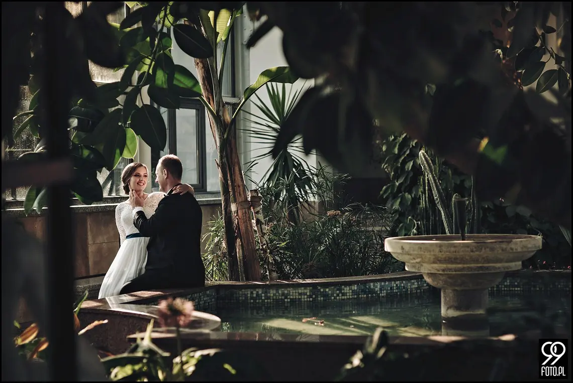 zamek moszna, plenerowa sesja fotograficzna, zdjęcia ślubne w pałacu