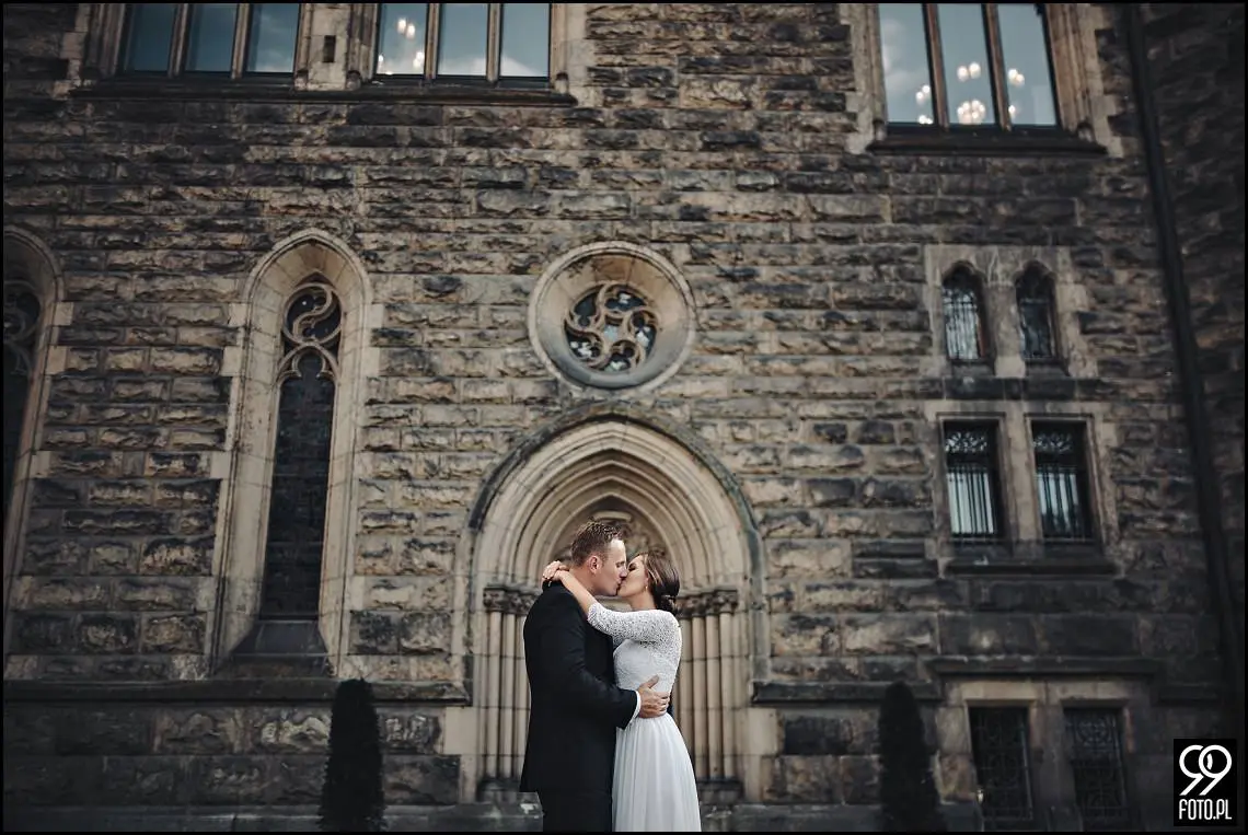 zamek moszna, plenerowa sesja fotograficzna, zdjęcia ślubne w pałacu