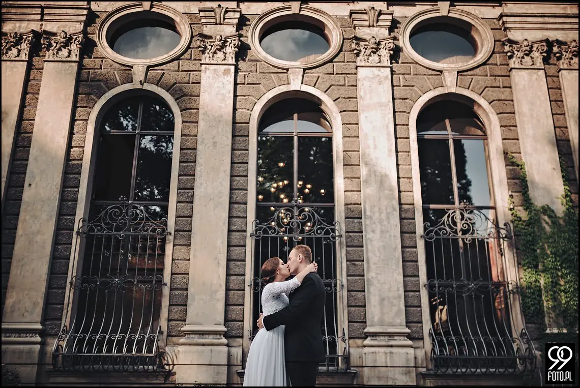 zamek moszna, plenerowa sesja fotograficzna, zdjęcia ślubne w pałacu