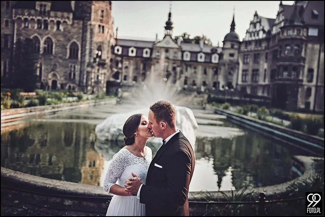 zamek moszna, plenerowa sesja fotograficzna, zdjęcia ślubne w pałacu