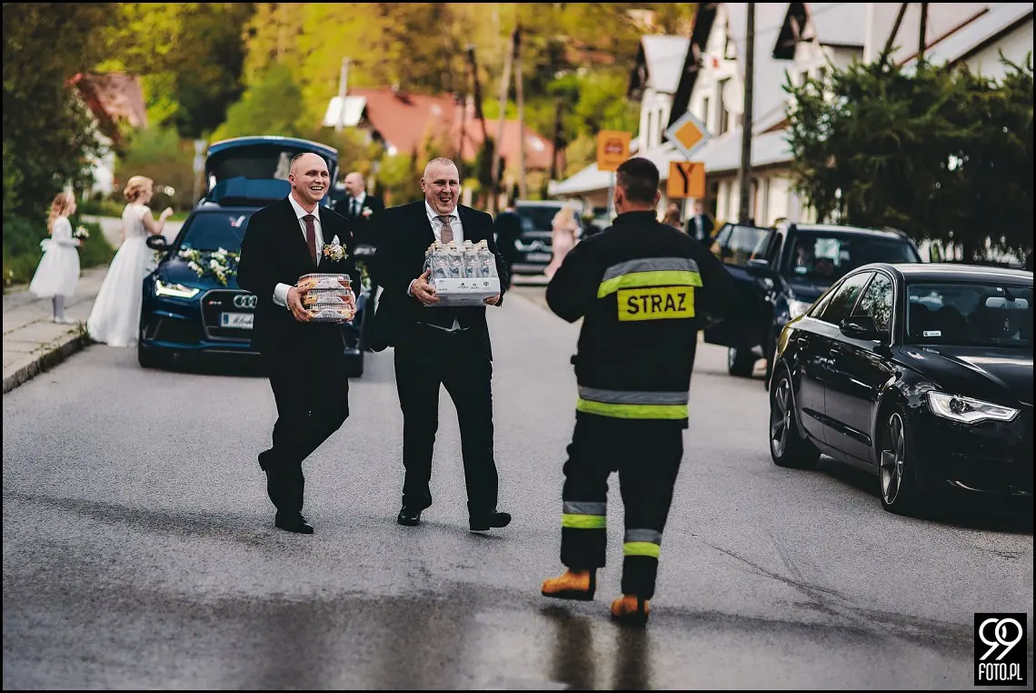 dobry fotograf na wesele, wesele w Tokarni, strażackie tradycje weselne