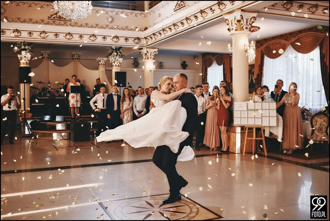 dobry fotograf na wesele, wesele w Tokarni, strażackie tradycje weselne