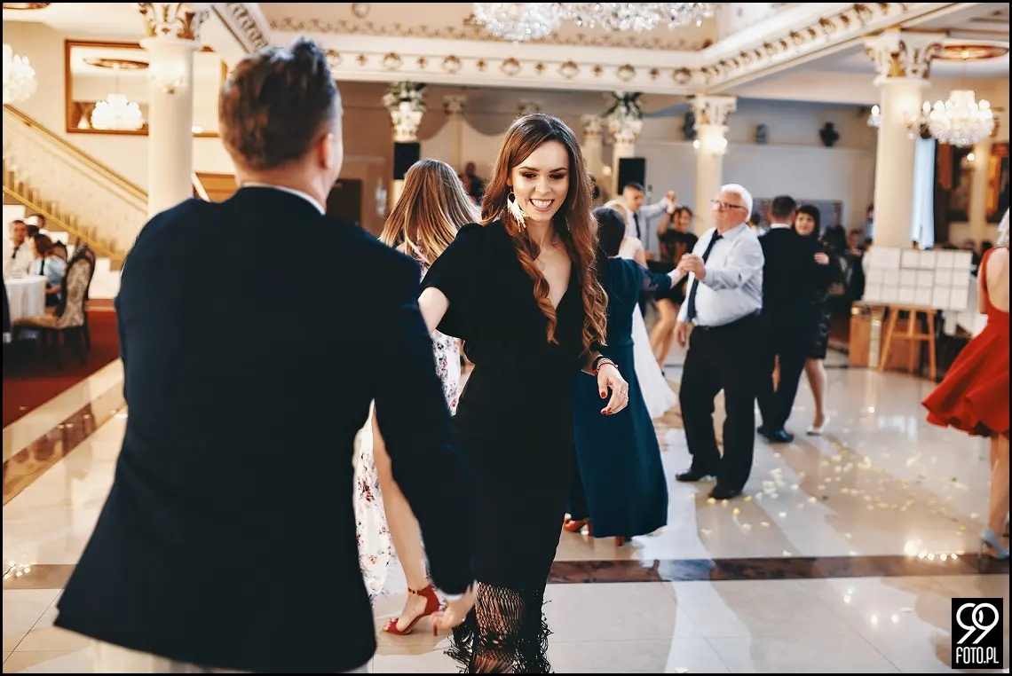 dobry fotograf na wesele, wesele w Tokarni, strażackie tradycje weselne