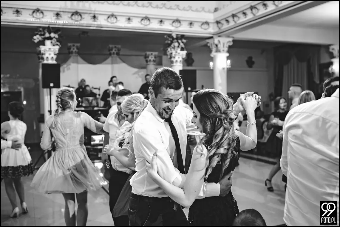 dobry fotograf na wesele, wesele w Tokarni, strażackie tradycje weselne