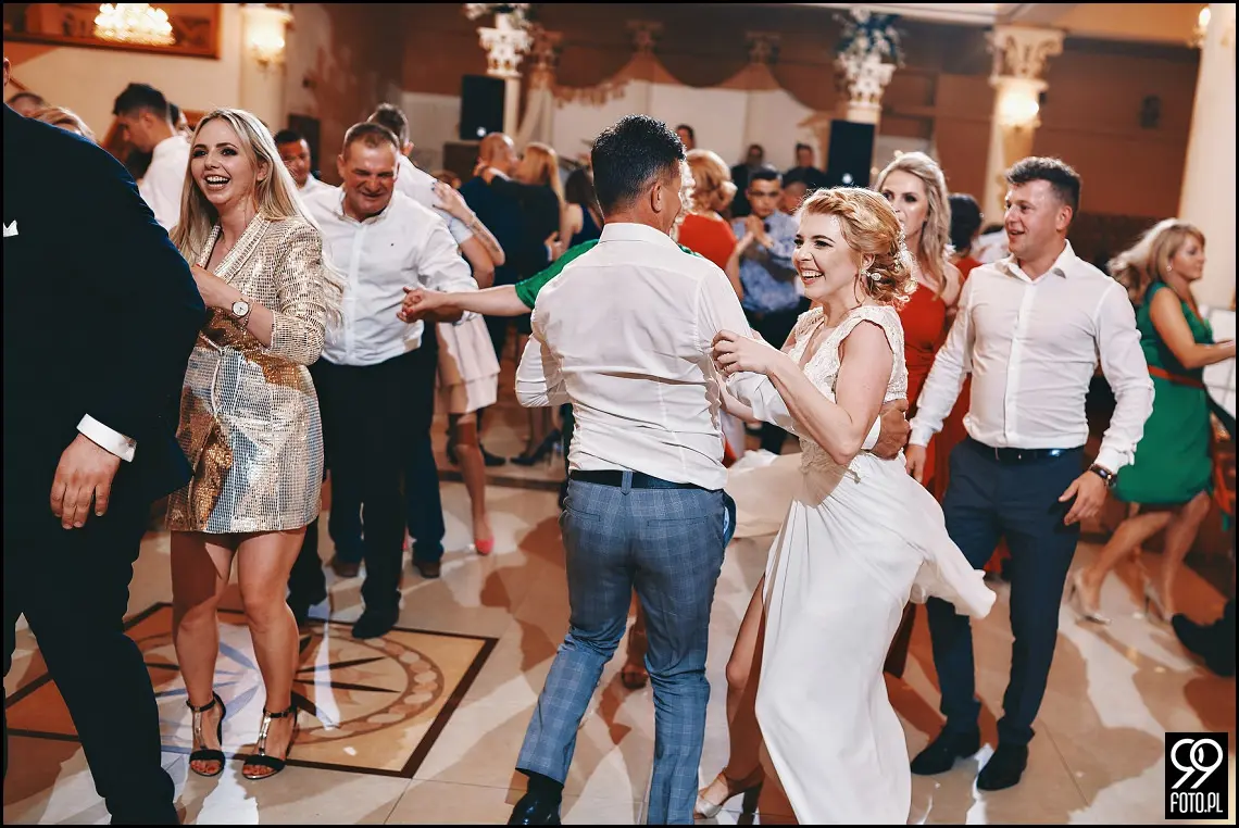 dobry fotograf na wesele, wesele w Tokarni, strażackie tradycje weselne