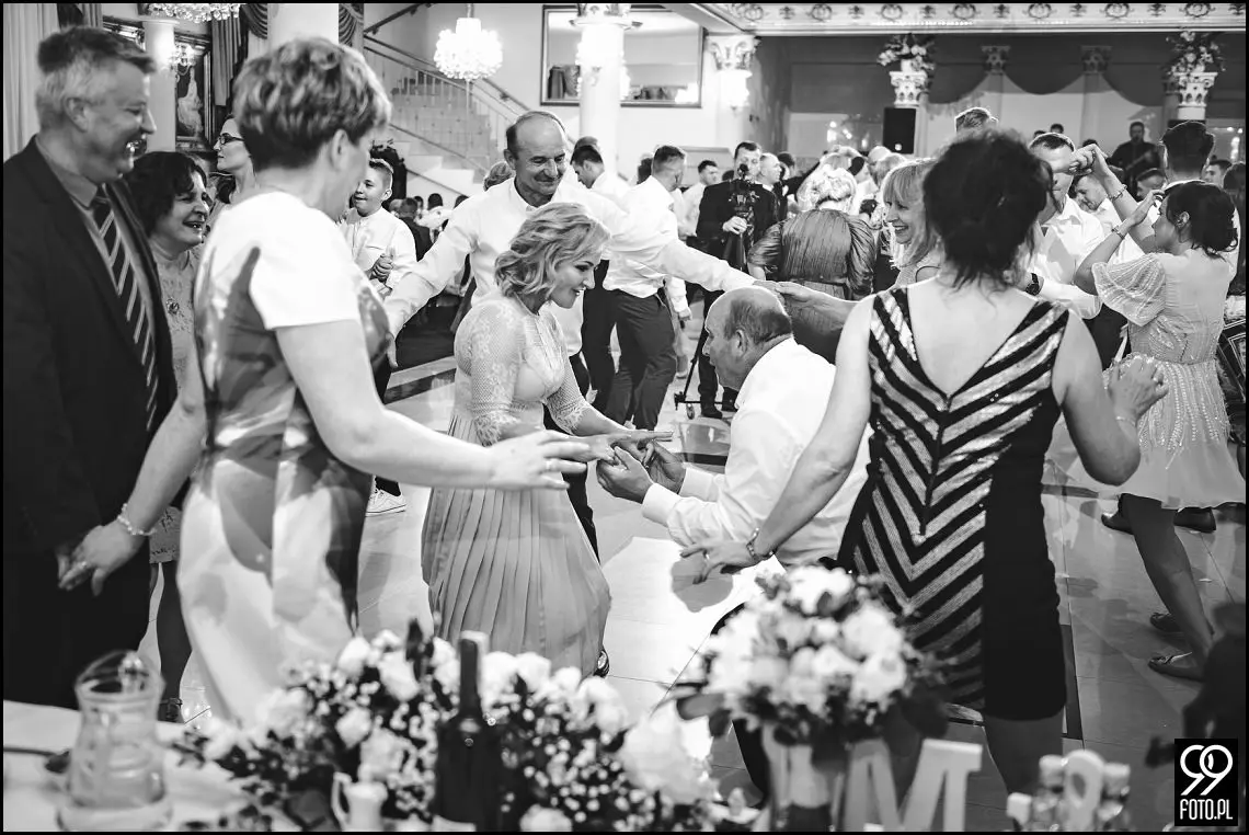 dobry fotograf na wesele, wesele w Tokarni, strażackie tradycje weselne