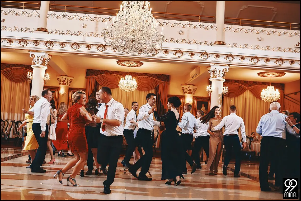 dobry fotograf na wesele, wesele w Tokarni, strażackie tradycje weselne