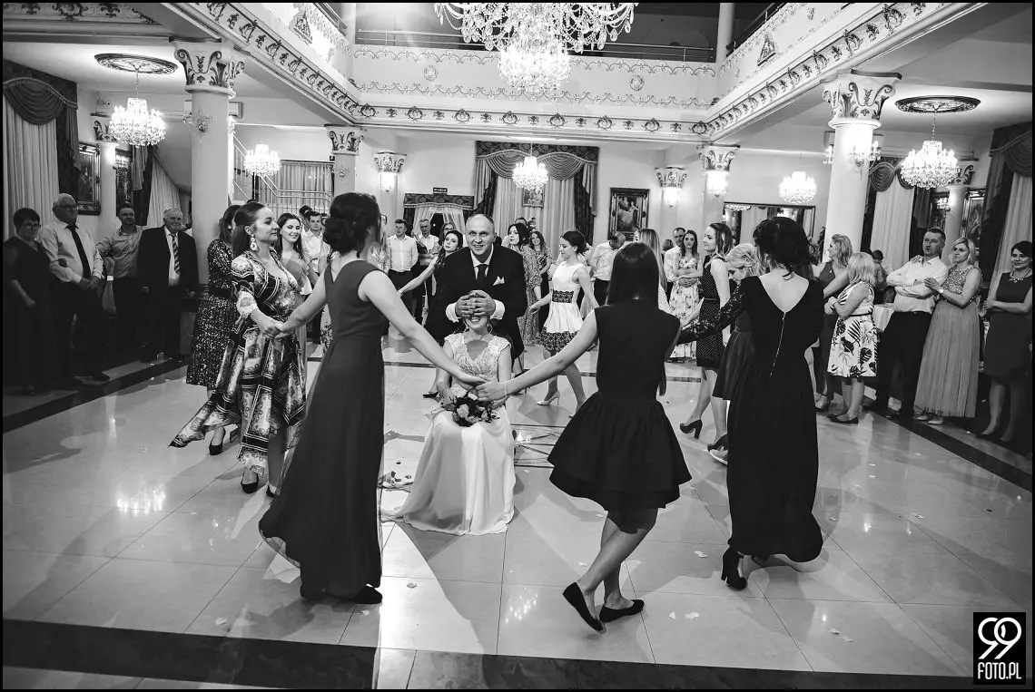 dobry fotograf na wesele, wesele w Tokarni, strażackie tradycje weselne