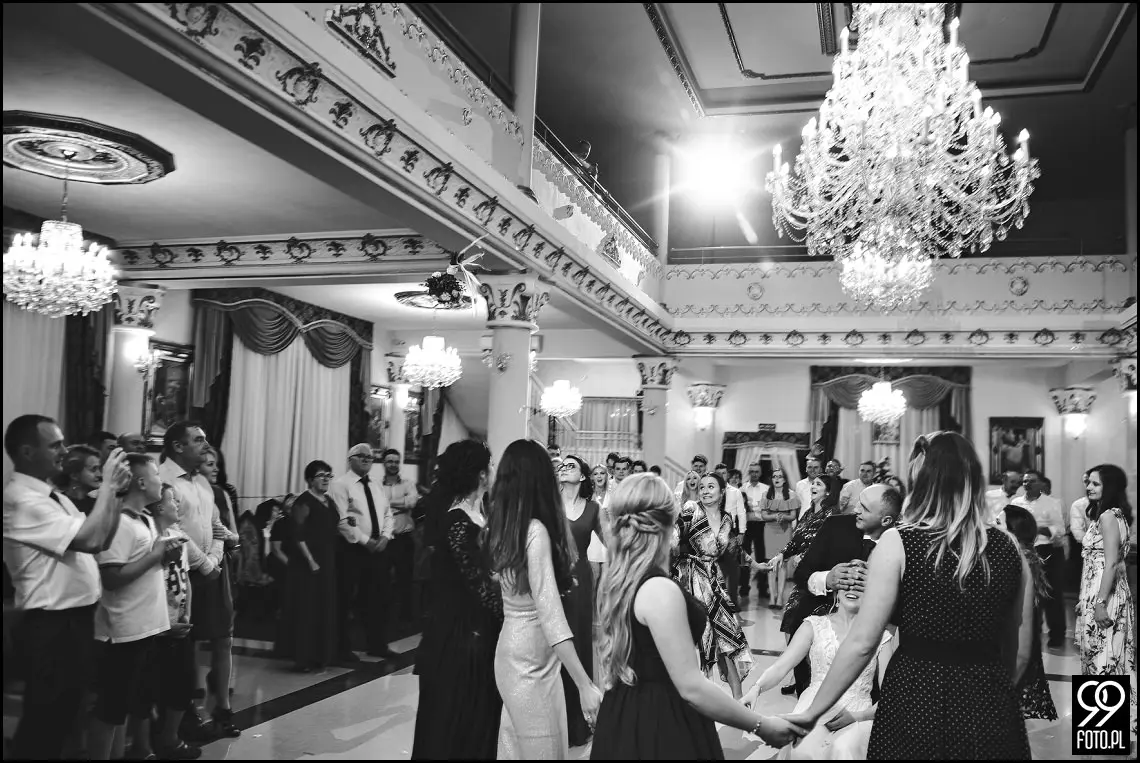 dobry fotograf na wesele, wesele w Tokarni, strażackie tradycje weselne