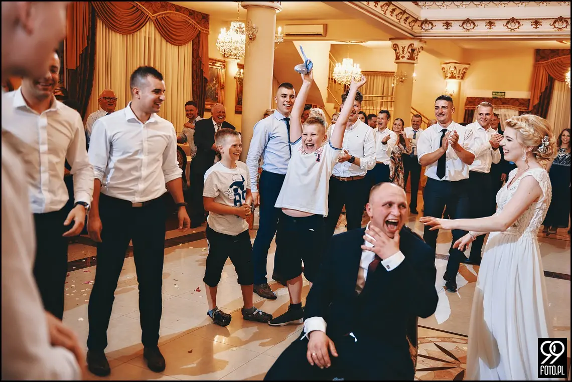 dobry fotograf na wesele, wesele w Tokarni, strażackie tradycje weselne