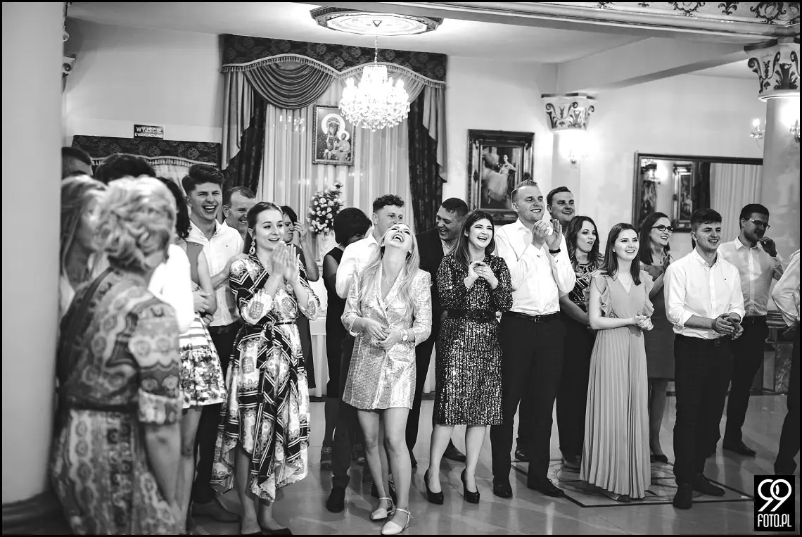 dobry fotograf na wesele, wesele w Tokarni, strażackie tradycje weselne