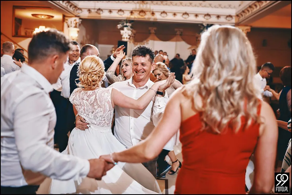 dobry fotograf na wesele, wesele w Tokarni, strażackie tradycje weselne