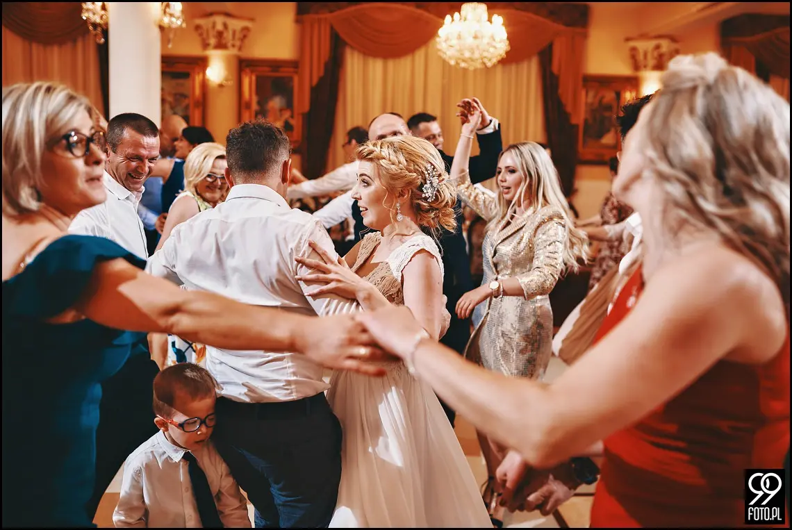 dobry fotograf na wesele, wesele w Tokarni, strażackie tradycje weselne