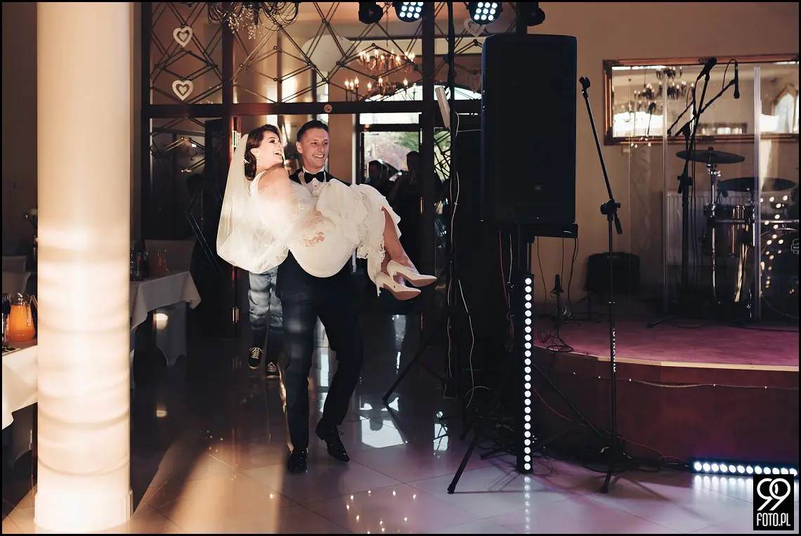 wesele glamour, ślub w stylu glamour, dworek fantazja skomielna biała