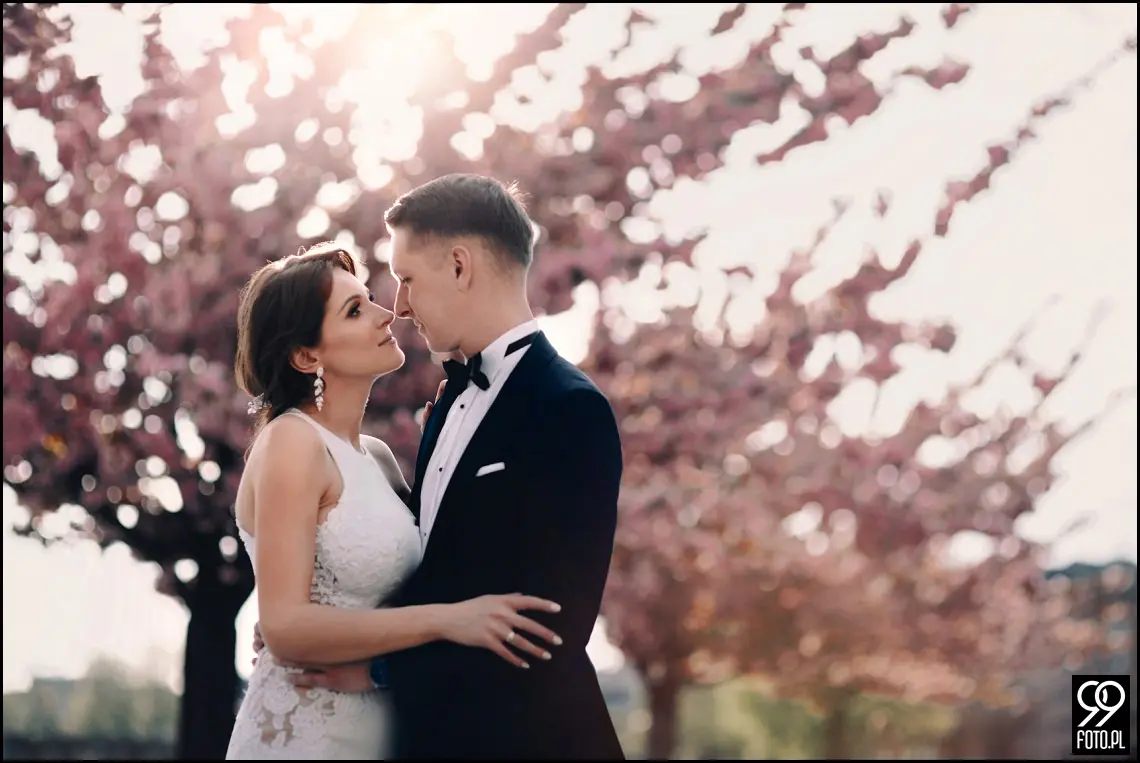 plener ślubny w czasie epidemii koronawirusa, sesja zdjęciowa na rynku w Krakowie