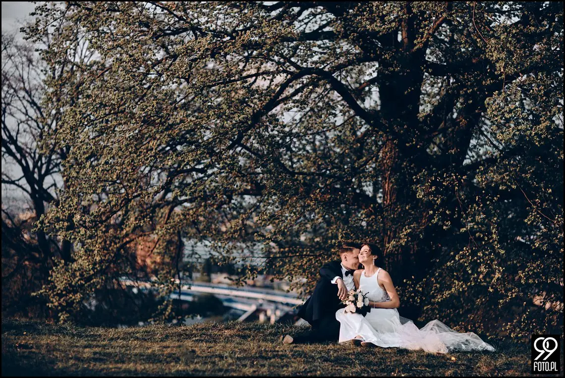 plener ślubny w czasie epidemii koronawirusa, sesja zdjęciowa na rynku w Krakowie