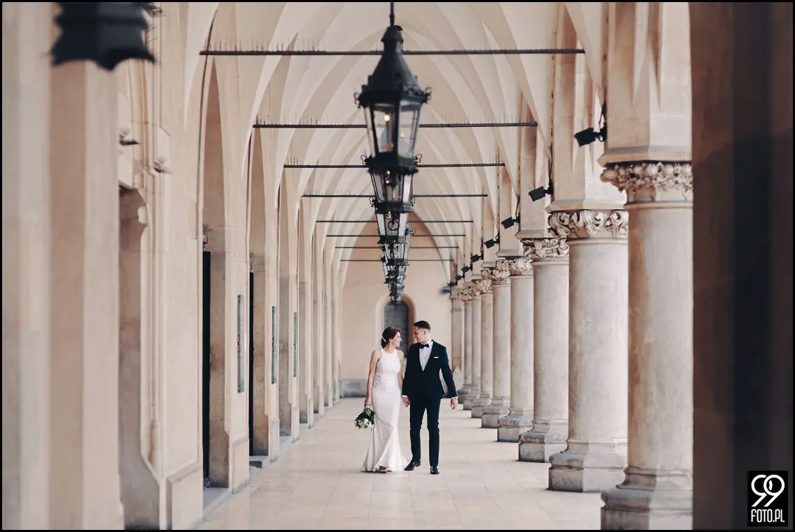 plener ślubny w czasie epidemii koronawirusa, sesja zdjęciowa na rynku w Krakowie