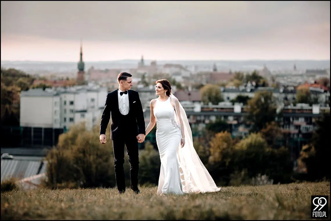 plener ślubny w czasie epidemii koronawirusa, sesja zdjęciowa na rynku w Krakowie