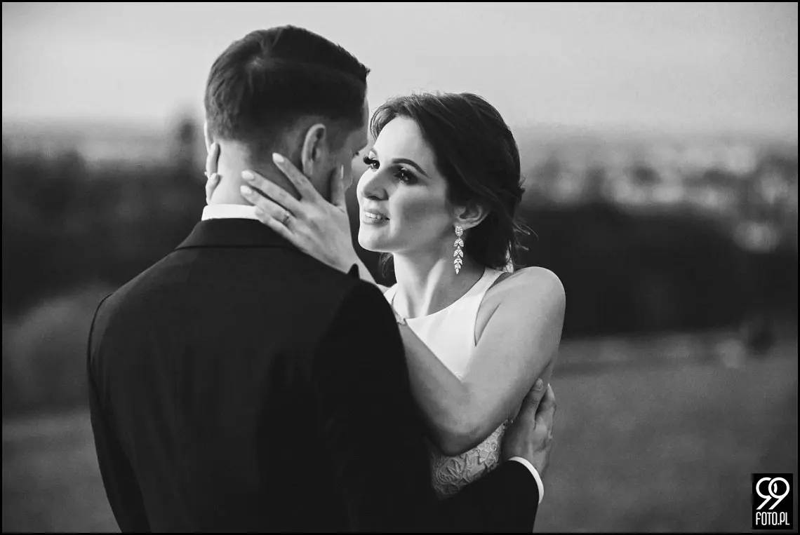 plener ślubny w czasie epidemii koronawirusa, sesja zdjęciowa na rynku w Krakowie