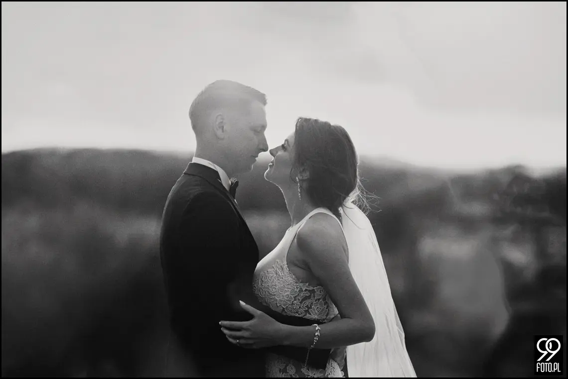 plener ślubny w czasie epidemii koronawirusa, sesja zdjęciowa na rynku w Krakowie