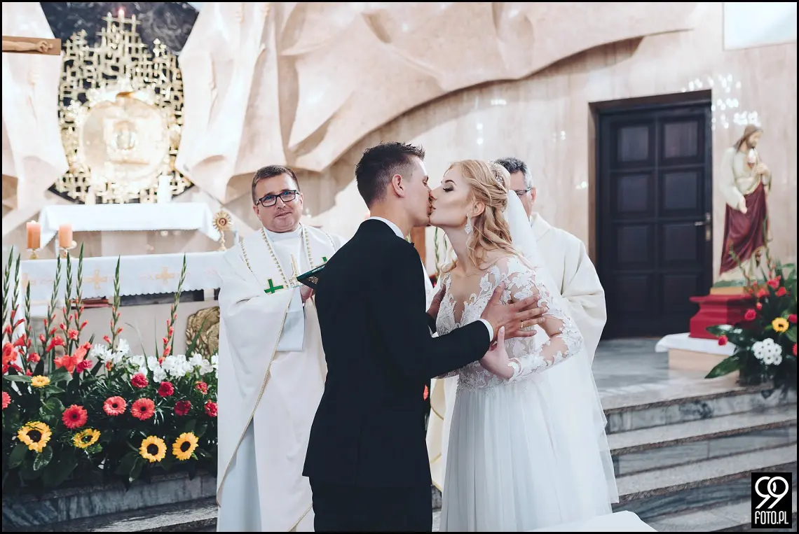 wesele w bystrej, ogród pełen lawendy klimontów, plener o zachodzie słońca