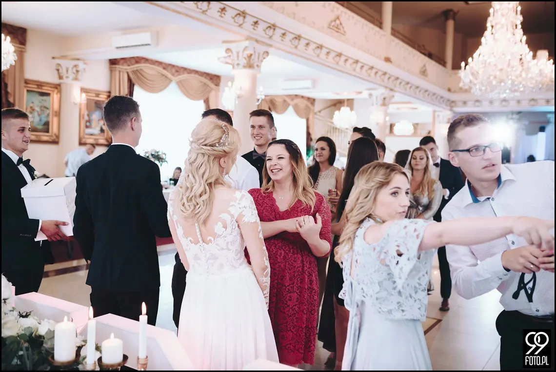 wesele w bystrej, ogród pełen lawendy klimontów, plener o zachodzie słońca