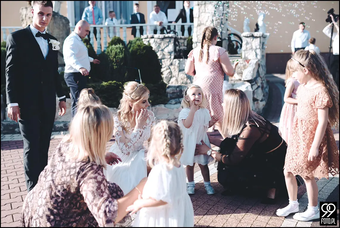 wesele w bystrej, ogród pełen lawendy klimontów, plener o zachodzie słońca