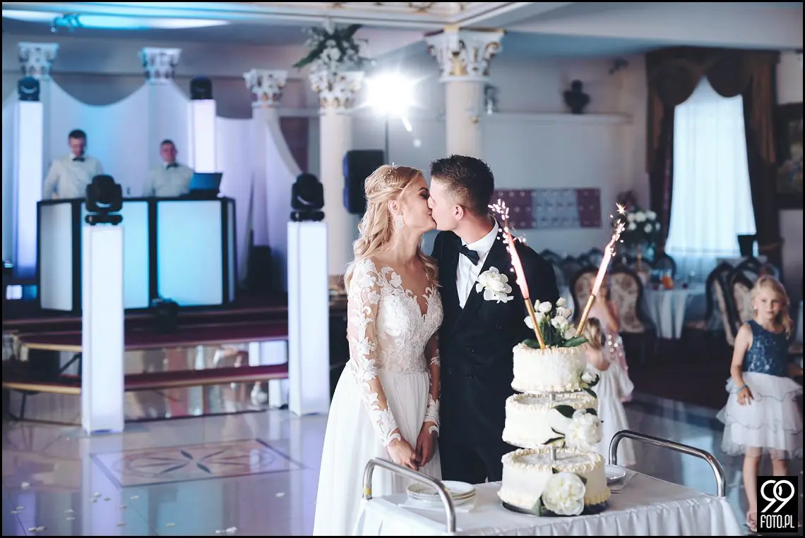 wesele w bystrej, ogród pełen lawendy klimontów, plener o zachodzie słońca