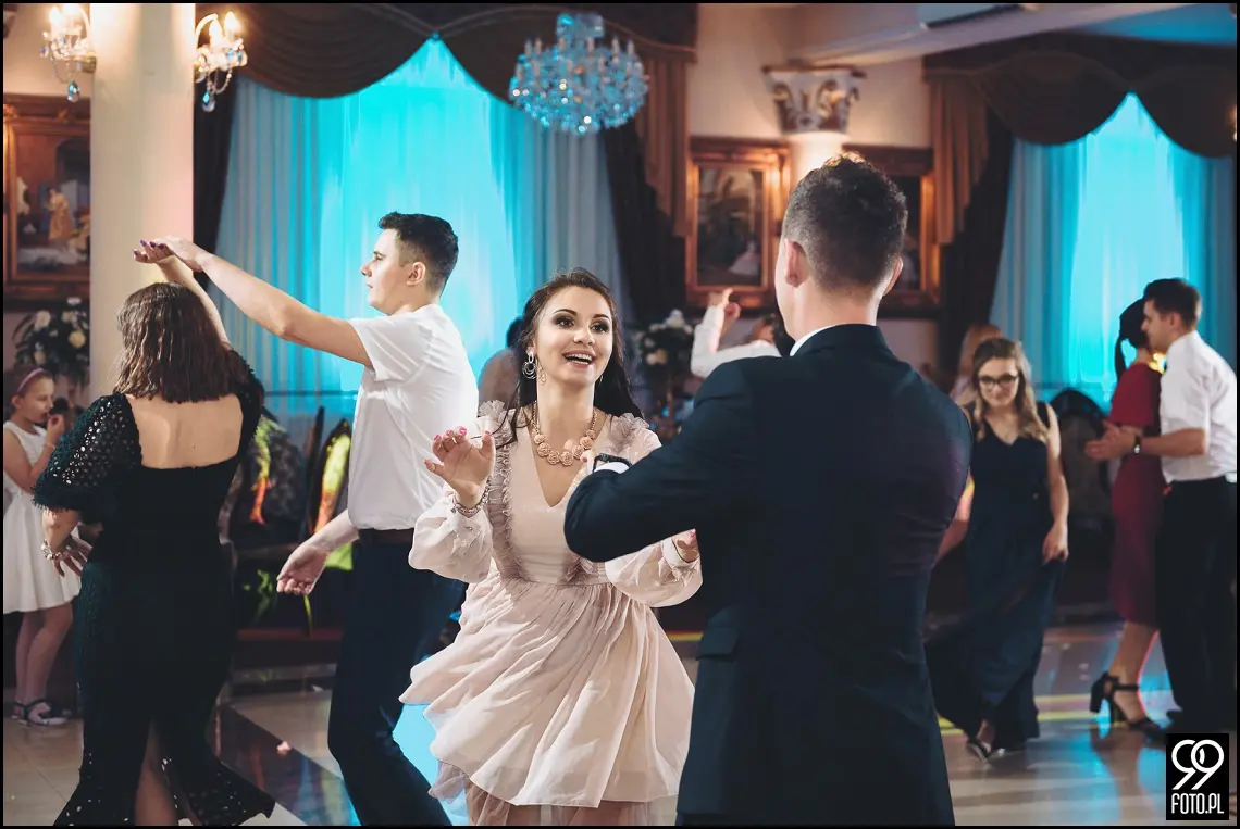 wesele w bystrej, ogród pełen lawendy klimontów, plener o zachodzie słońca