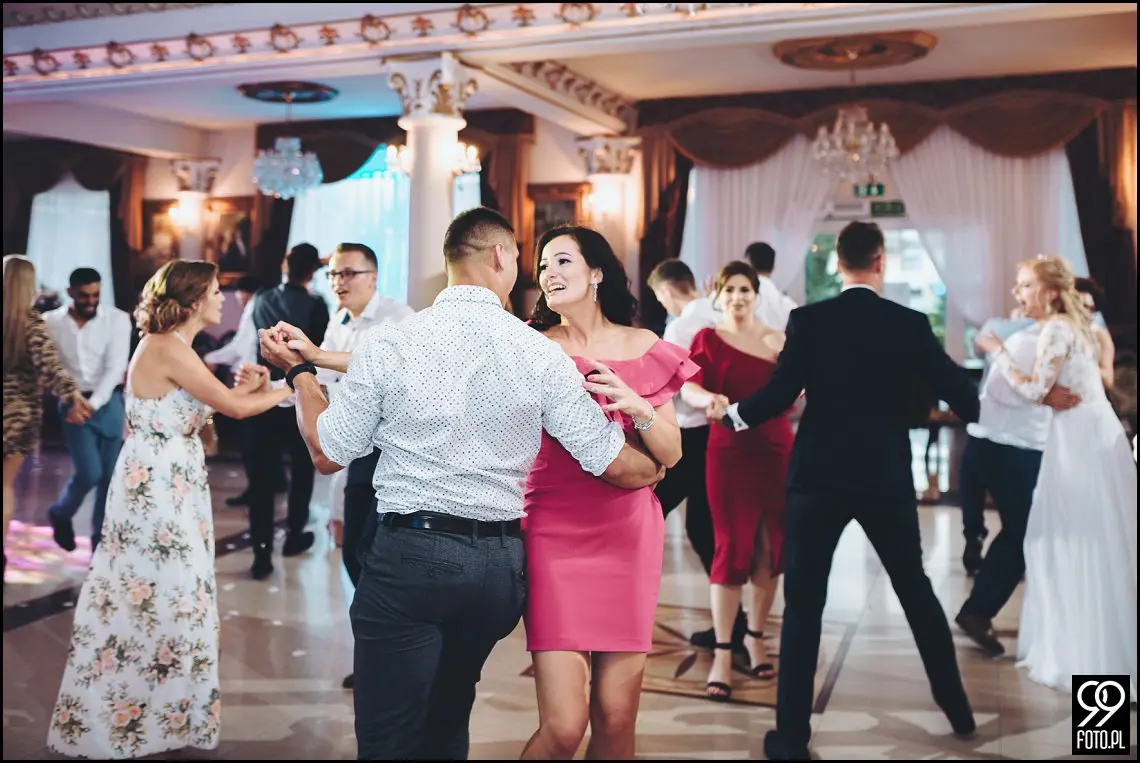 wesele w bystrej, ogród pełen lawendy klimontów, plener o zachodzie słońca