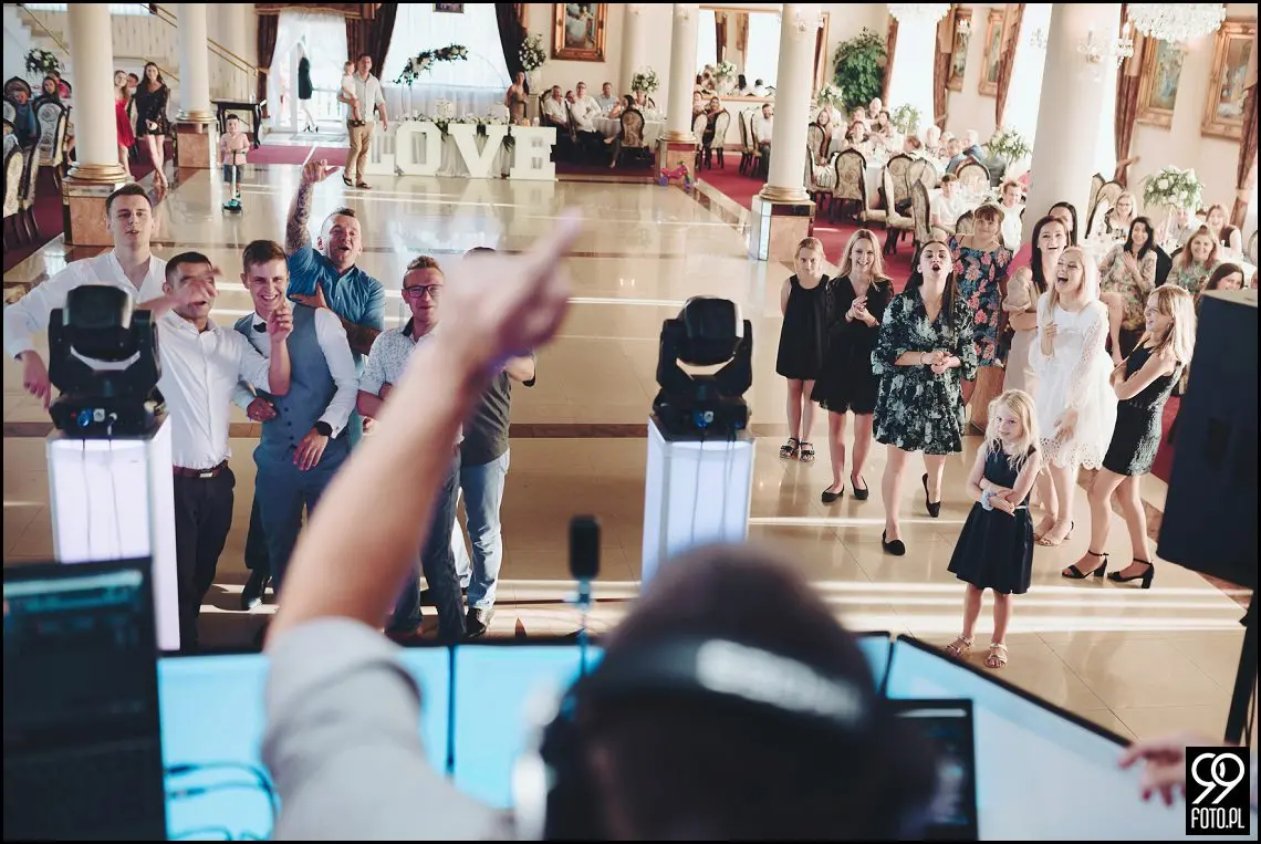 wesele w bystrej, ogród pełen lawendy klimontów, plener o zachodzie słońca