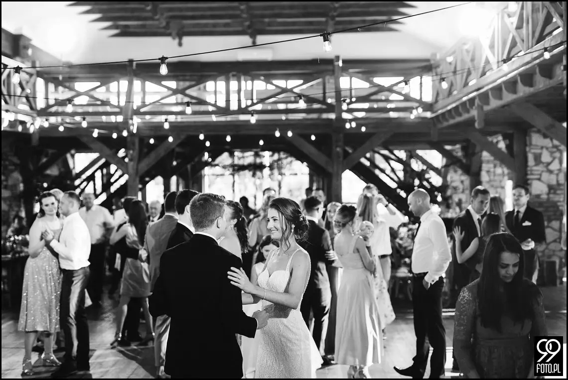wesele w stylu boho, wesele w stodole, ślub w klimacie rustykalnym