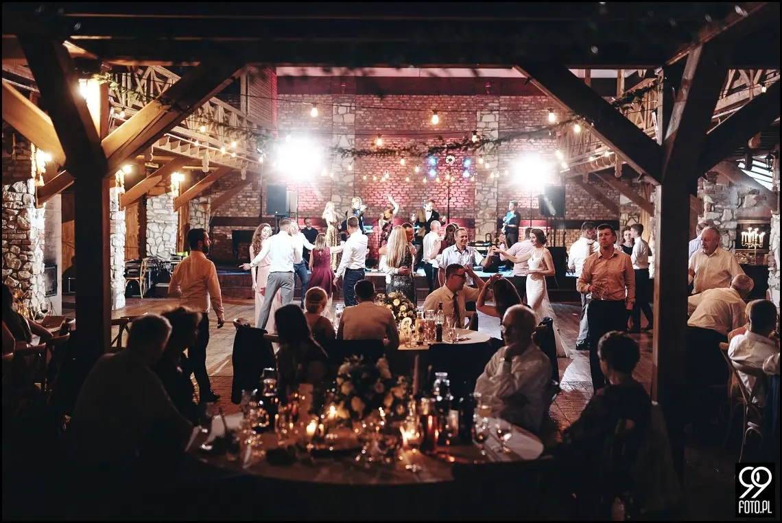 wesele w stylu boho, wesele w stodole, ślub w klimacie rustykalnym